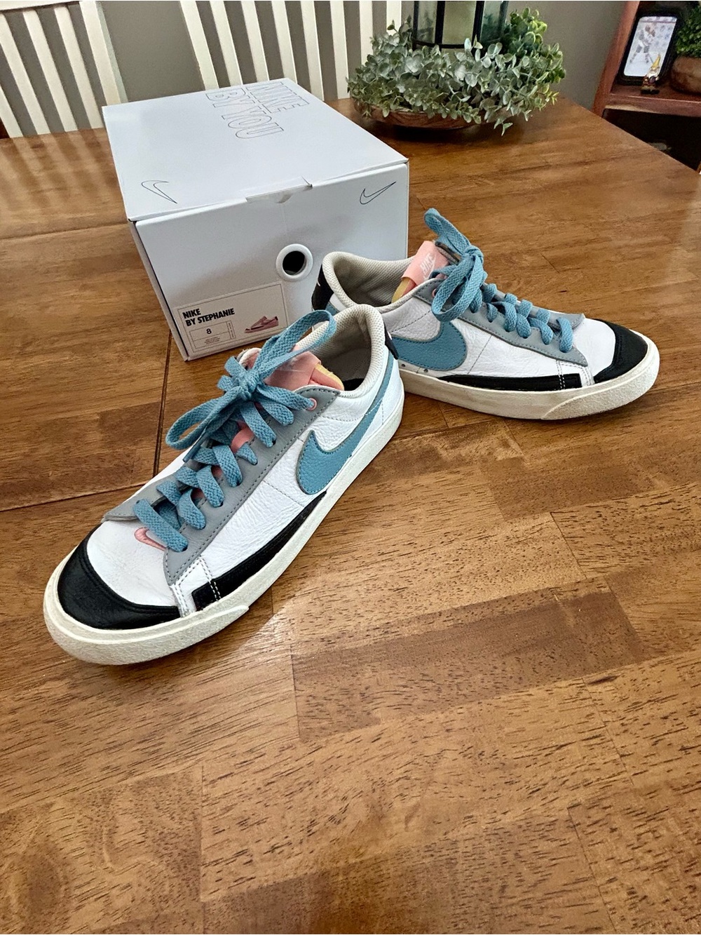 Nike Low-Top Sneakers in White, Light Blue, Black and Pink